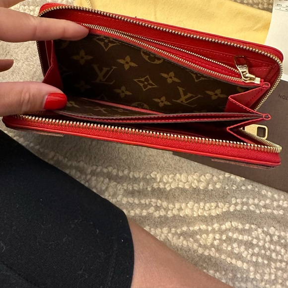 Louis Vuitton wallet - Picture 2 of 7